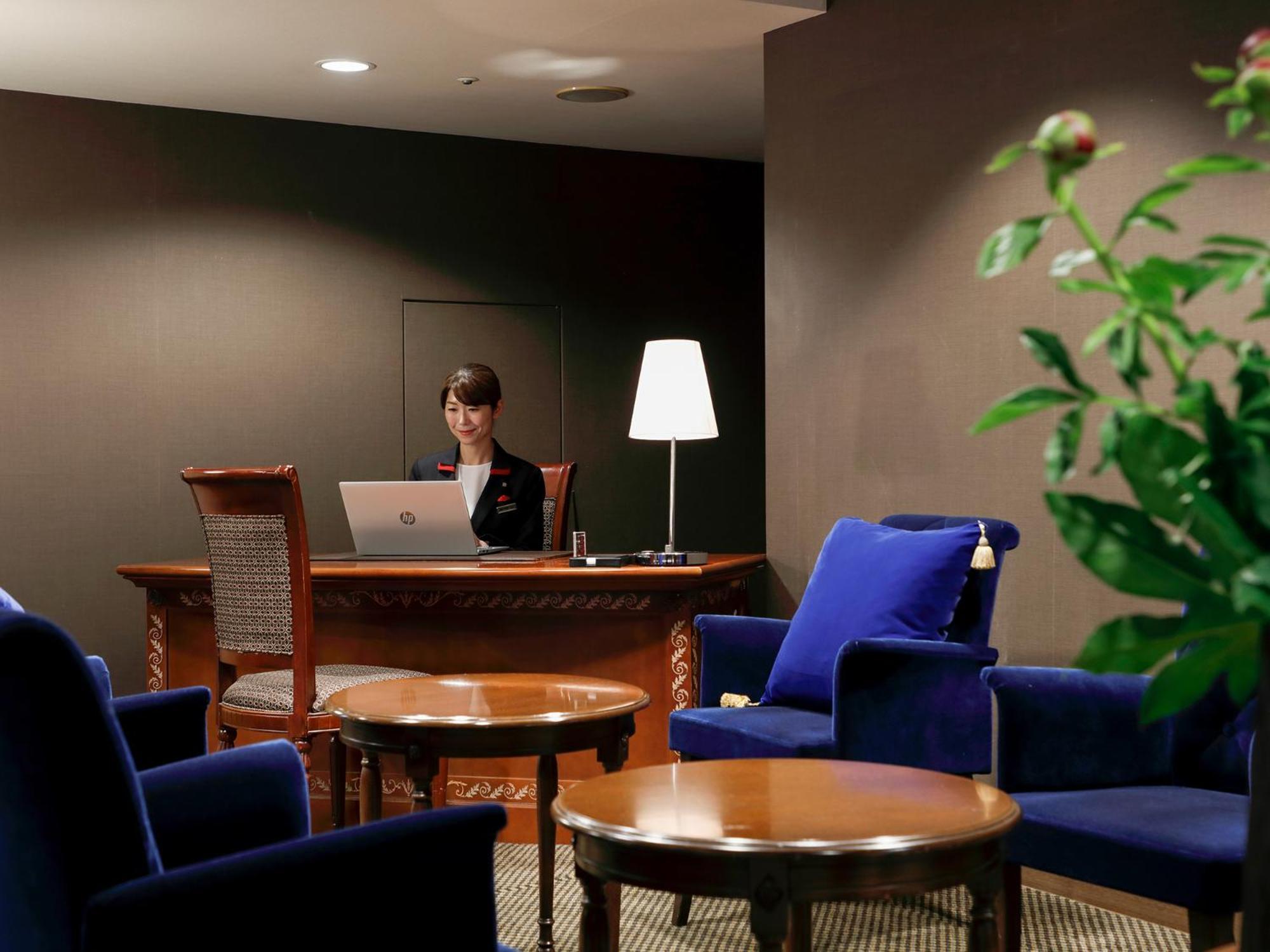 Premier Hotel -Tsubaki- Sapporo Esterno foto Concierge at the Mandarin Oriental, Tokyo