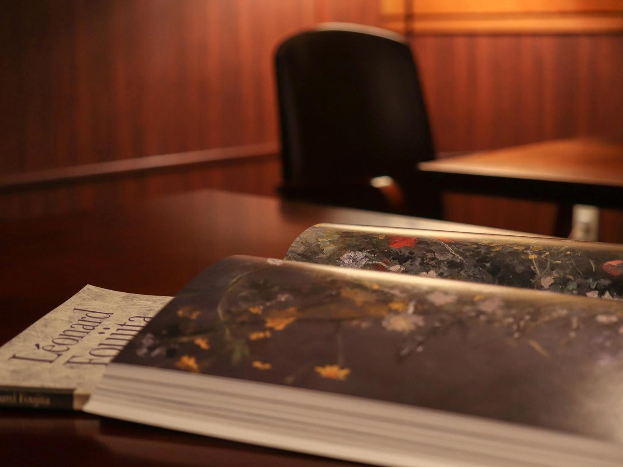 Premier Hotel -Tsubaki- Sapporo Esterno foto A book on a table